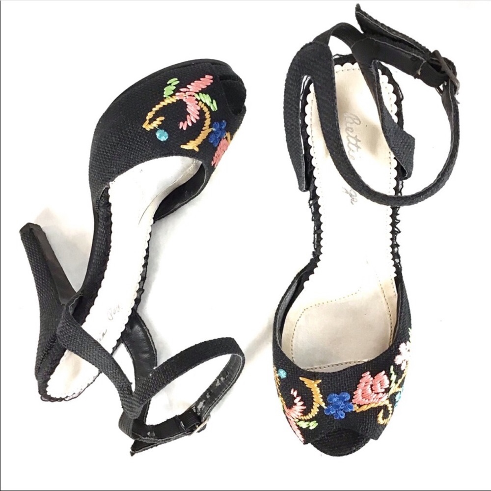 Bettie Page Vintage Floral Embroidered Ankle Strap